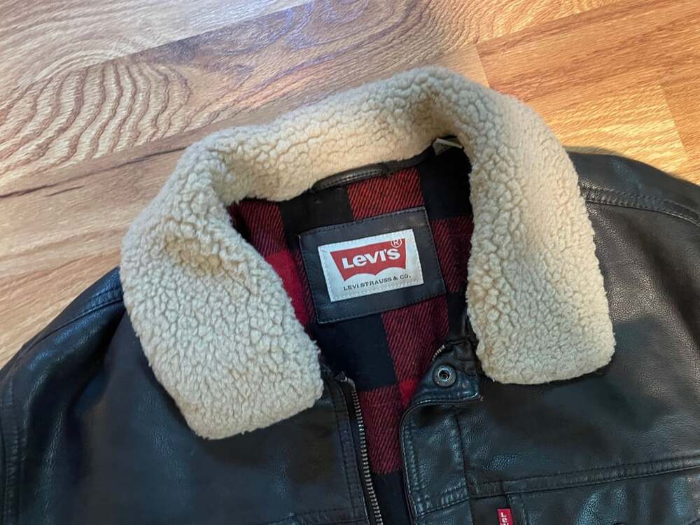 Levi's Faux Leather Sherpa Trucker Jacket Size S Black Buffalo Plaid - Picture 2 of 12